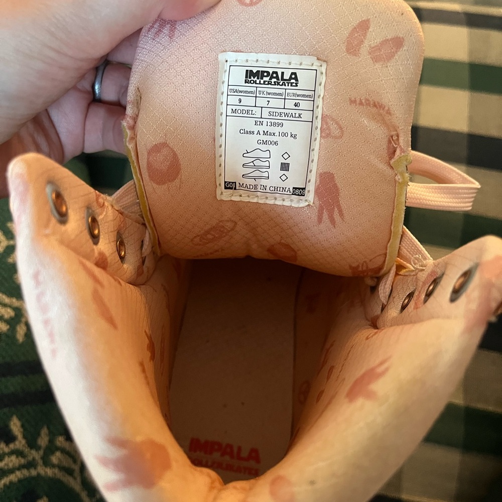 NWOT holographic rose gold/pink impala roller skates - Picture 8 of 9